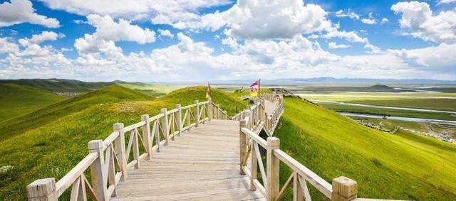 夏天就是要去草原騎馬露營追牛羊，數(shù)星星看日出！