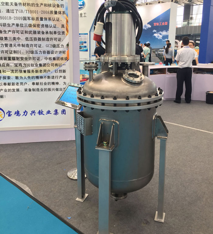 高壓鈦反應(yīng)釜帶攪拌 - 參展實拍